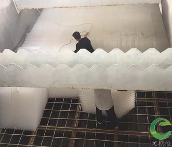 �����б������